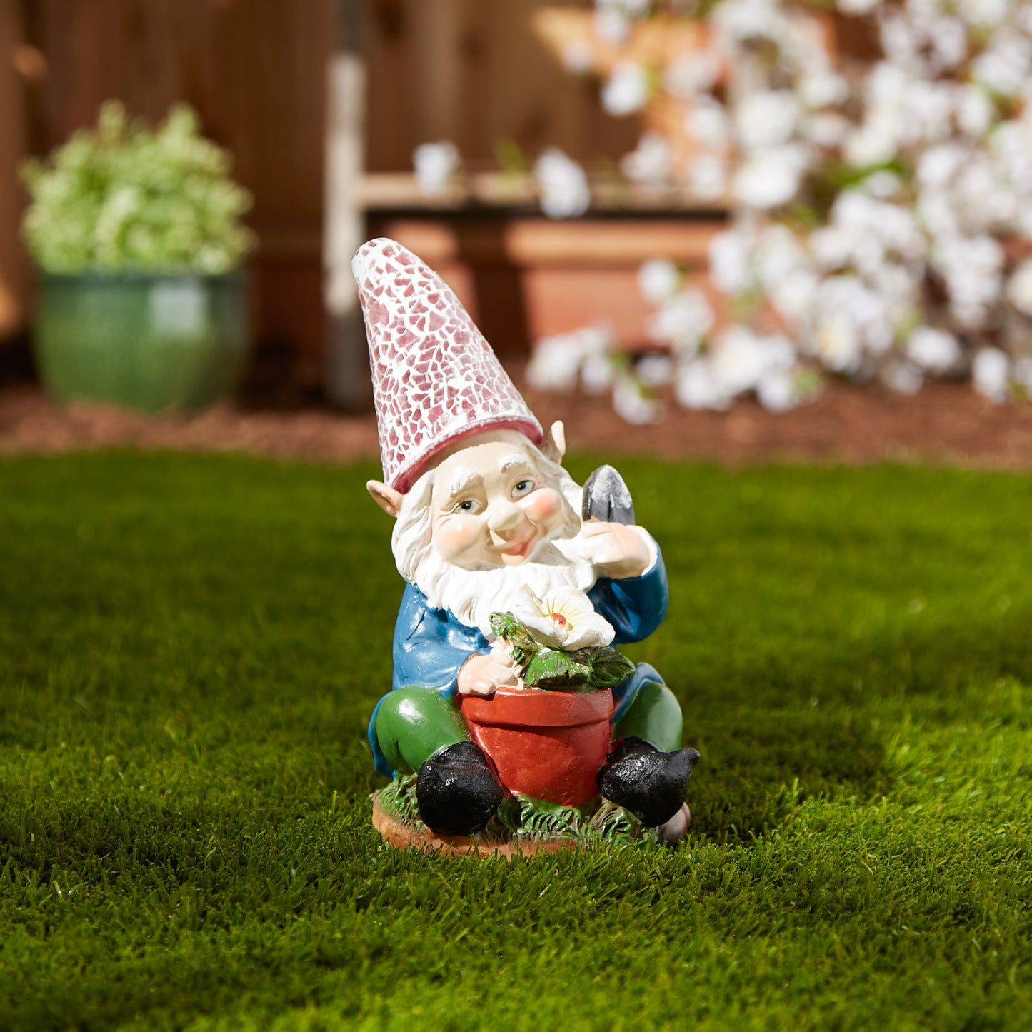 GARDENING GNOME SOLAR STATUE
