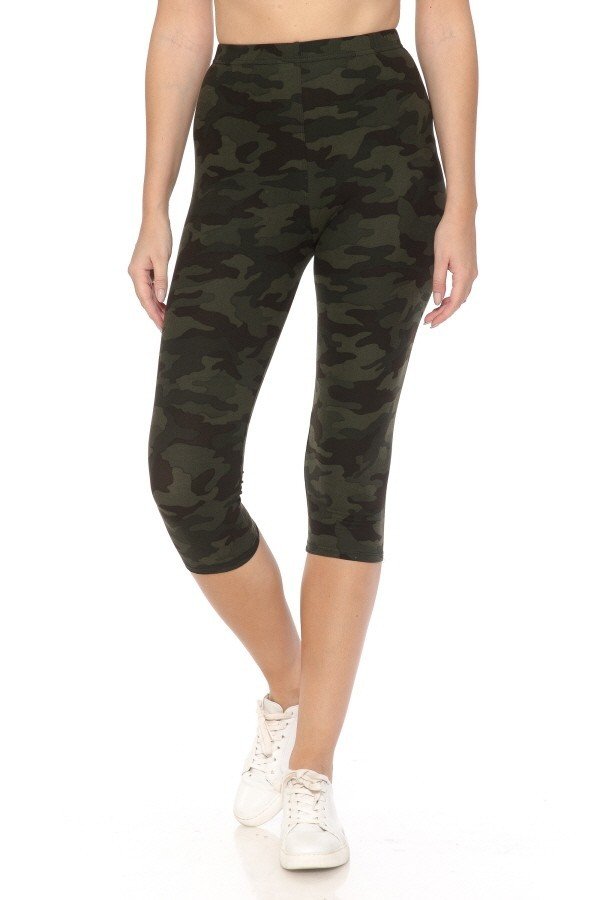 Camo Print Cropped Fitted Capri Leggings