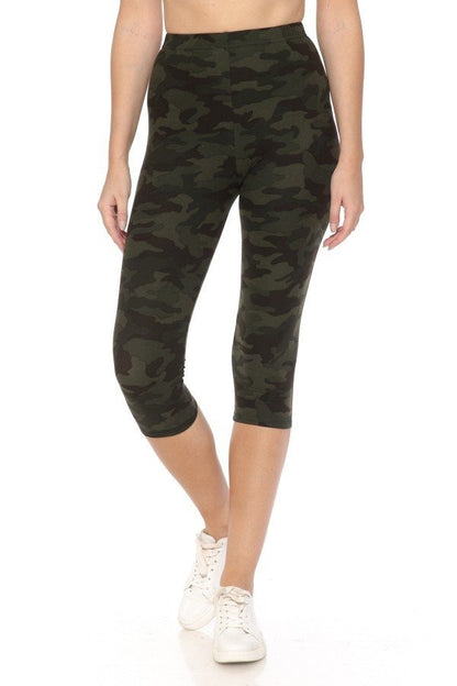 Camo Print Cropped Fitted Capri Leggings